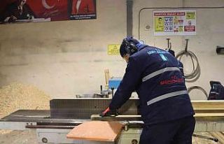 İzmit Belediyesi yüzlerce kent mobilyası üretti