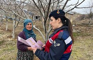 Jandarma, öğrenci ve vatandaşları bilgilendirdi