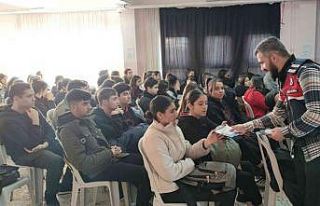 Jandarmadan öğrencilere siber farkındalık eğitimi