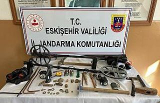 Kaçak kazı yaparken yakalandılar