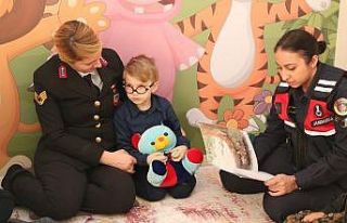 Kadın astsubaylar görme engelli çocukların yüreklerine...