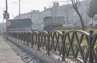 Kanal korkuluklarında bakım, onarım ve boyama çalışması