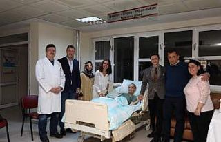 Kanser hastası babaya nişan sürprizi