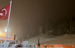 Kar kalınlığı 16 santimetreyi geçti, vatandaşlar...