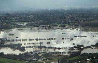 Karabağlar Yaylası yağışlar sonrası göle döndü