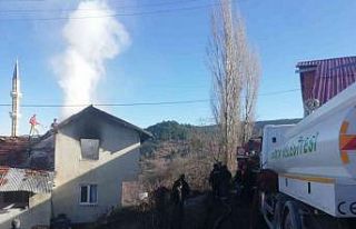 Karabük’te iki katlı ev yangın sonrası kullanılamaz...