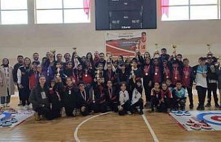 Karaman’da düzenlenen küçükler floor curling...