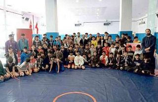 Karaman’da okul sporları güreş müsabakaları...