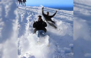 Karla ilk kez tanıştılar, mutlulukları yüzlerine...