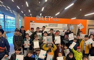 Karnesini alan öğrenciler Fetih Müzesi’ne koştu