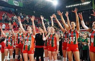 Karşıyaka Voleybol’da yüzler gülüyor