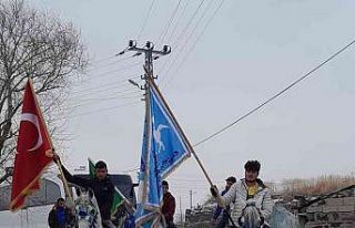 Karslı turistleri ciritçiler atlarla karşılıyor