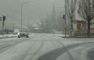 Kars’ta yağan kar kısa sürede eridi