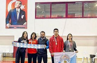 Kaşlı güreşçiler derecelerle döndü