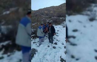 Kayalıklardan aşağı yuvarlanan KASKİ çalışanı...