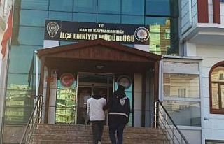 Kayıt cihazı çalan hırsız güvenlik kamerasına...