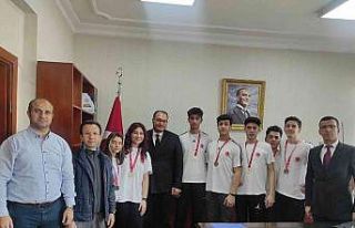 Kaymakam Arıkan şampiyon sporcuları ağırladı