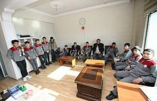 Kaymakam Nasır sporcu öğrencileri kabul etti