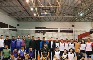 Kaymakam Partal voleybol sporcularına moral verdi