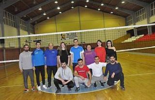 Kaymakam Sülün gençlerle voleybol maçı yaptı
