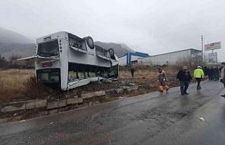 Kayseri’de yoldan çıkan işçi servisi takla attı:...