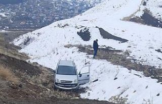 Kaza sonrası araçtan çıkamayan sürücü donarak...