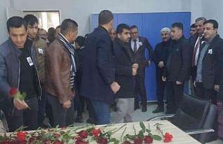 Kazada hayatını kaybeden öğretmenin okulunda yas...