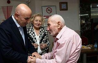 Keçiören Belediye Başkanı Altınok, huzurevinde...