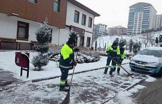Keçiören’de karla mücadele aralıksız devam...