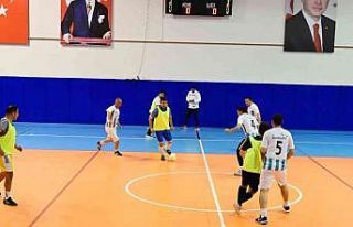 Kemer’de kurumlar arası futsal turnuvası başladı