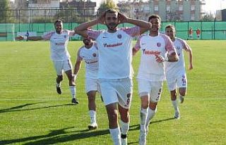 Kepez Belediyespor zirveyi korudu