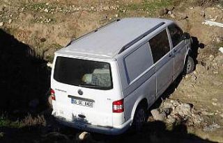 Kilis’te köpeklere çarpmamak için manevra yapan...