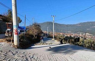 Kırsal mahallelerde yol çalışmaları sürüyor