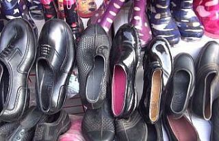 Kırsalda yaşayanların ayakkabı tercih kara lastik