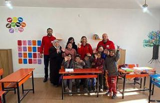 Kızılay’dan öğrencilere mont desteği