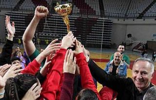 Kızların şampiyonu Kepez