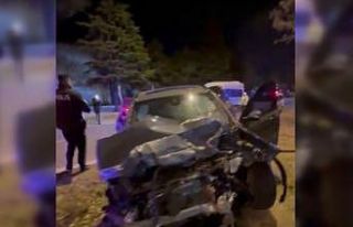 Kontrolden çıkan otomobil 4 araca çarptı