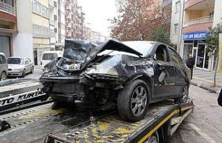 Kontrolden çıkan otomobil park halindeki araçların...