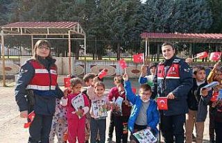 Köy okulunda jandarmadan etkinlik