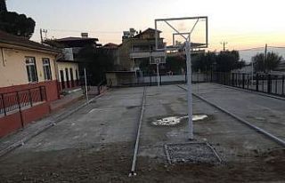 Köylüler okulları için seferber oldu