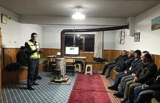 Köylüler tarım araçlarının güvenli kullanımı...