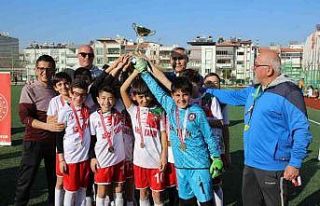 Küçük erkeklerde Manisa şampiyonu Salihli Altınordu...