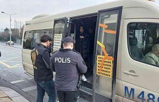 Küçükçekmece’de asayiş uygulamasında sürücülere...