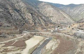 Kuraklık nedeniyle su seviyesi düşen barajlarda...