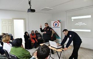 Kursiyerlere yangın eğitimi