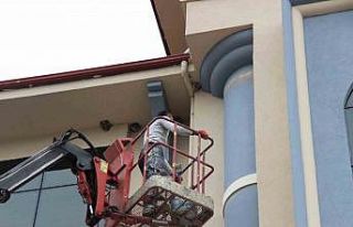 Kuşlar göç etti, bina boyandı