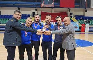 Kütahya’da eğitim çalışanlarından voleybol...