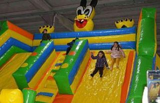 Lapseki Belediyesi’nin ’15 Tatil Eğlencesi’...