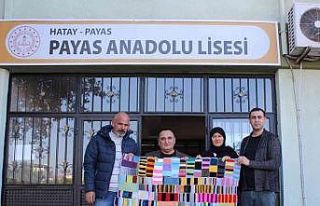 Lise öğrencileri ilmek ilmek kilim dokudu