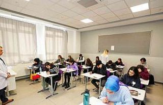 Lise öğrencilerine ücretsiz deneme sınavı yapıldı